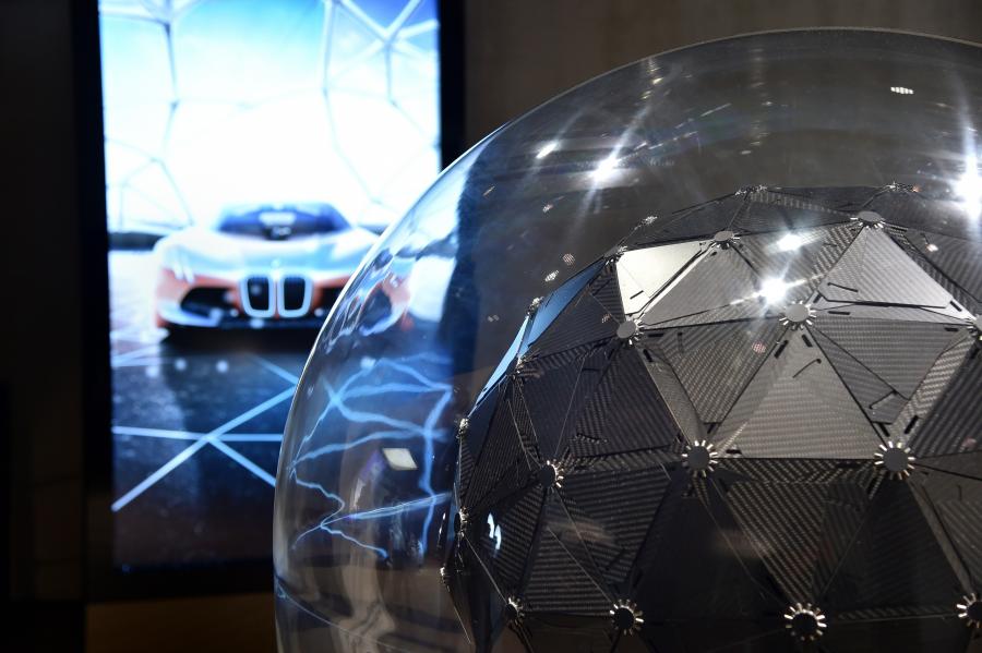  BMW Vision Next 100 2016 года  (фото 6 из 157)